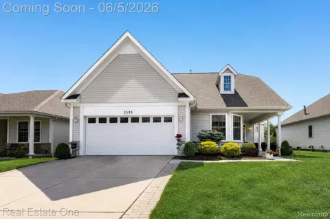 3580 Riverside Dr, Auburn Hills, MI 48326