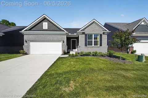 38681 Chasewood Ct, Farmington Hills, MI 48335