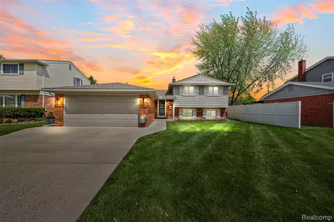 31602 Madison Ave, Madison Heights, MI 48071