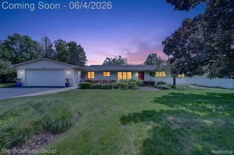 7117 Ward Eagle Dr, West Bloomfield, MI 48322