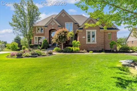 2424 Pebble Beach Dr, Oakland, MI 48363
