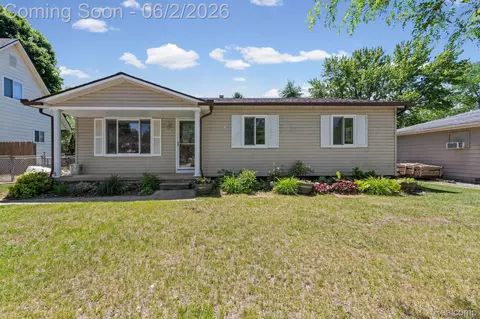 315 Airport Dr, Holly, MI 48442