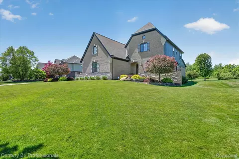 2212 Heidi Dr, Addison, MI 48370