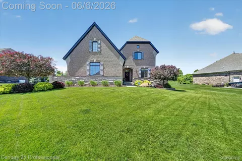 2212 Heidi Dr, Addison, MI 48370