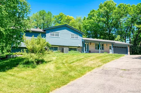 940 Rowland Rd, Addison, MI 48367