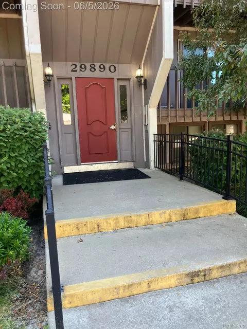 29890 W 12 Mile Rd E #907, Farmington Hills, MI 48334