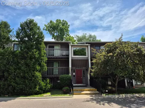 29890 W 12 Mile Rd E #907, Farmington Hills, MI 48334