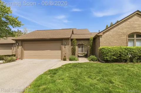 23910 Trailwood Ct #82, Bingham Farms, MI 48025
