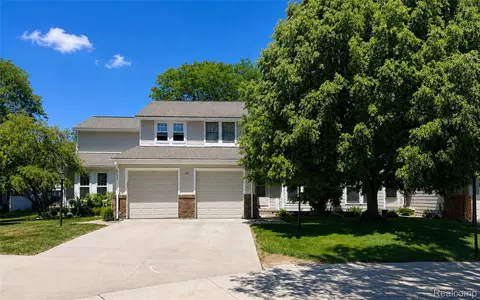 22733 Cranbrooke Dr, Novi, MI 48375