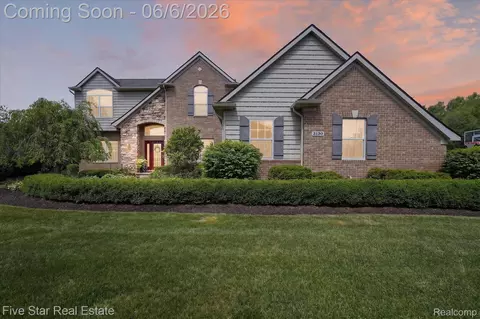 3130 Katie Ln, Milford, MI 48380