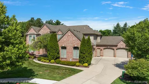 13150 Rhea Ct, Shelby Township, MI 48315