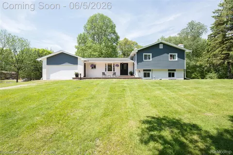 4225 N Tipsico Lake Rd, Hartland, MI 48353