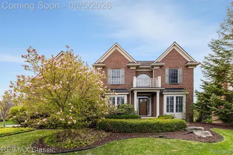 45201 Jacob Dr, Novi, MI 48375
