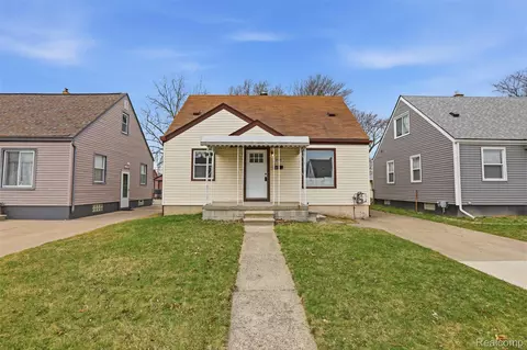 29871 Quinkert St, Roseville, MI 48066