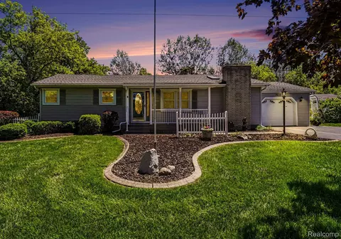 4023 S Genesee Rd, Burton, MI 48519