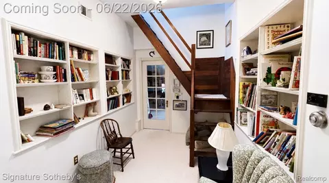 Entry Way - 410 N Eagle St, Marshall, MI 49068 photo 6 of 6