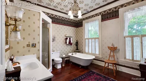 Bath - 410 N Eagle St, Marshall, MI 49068 photo 2 of 5
