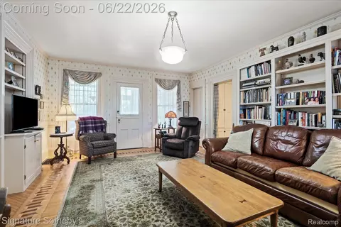 Living - 410 N Eagle St, Marshall, MI 49068 photo 2 of 9