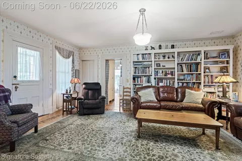 Living - 410 N Eagle St, Marshall, MI 49068 photo 3 of 9