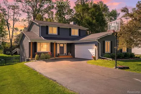 2351 Recreation Dr, West Bloomfield, MI 48324