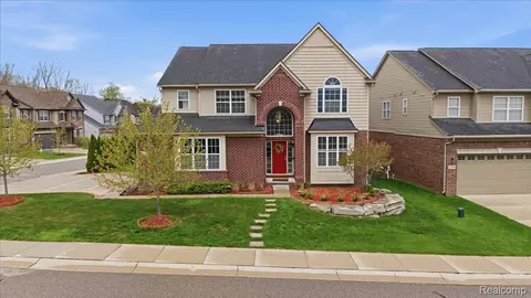 1114 Wales Dr, Orion, MI 48359