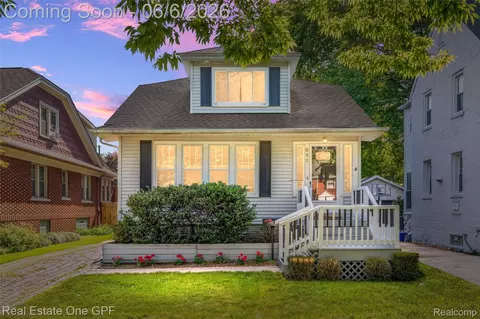 957 Fisher Rd, Grosse Pointe, MI 48230