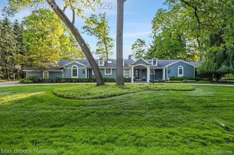 3797 S Darlington Rd, Bloomfield Township, MI 48301