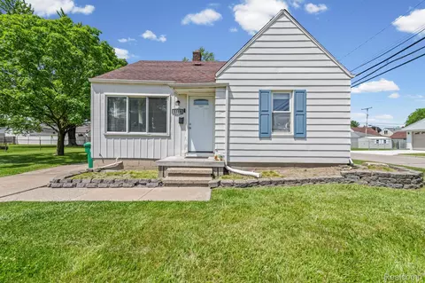 5759 Deering St, Garden City, MI 48135