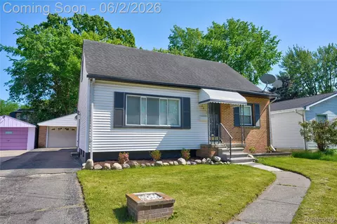 2817 Yale St, Flint, MI 48503