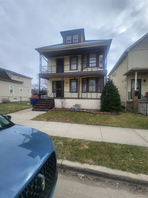 2400 Danforth St, Hamtramck, MI 48212 photo 2