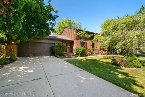 6525 Little Turkey Run, Shelby Township, MI 48317