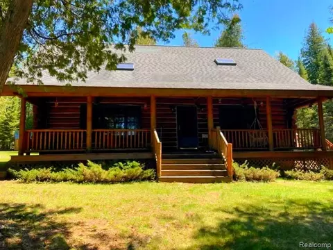 2995 S Lakeshore Dr, Bois Blanc, MI 49775