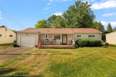 1319 Coutant St, Flushing, MI 48433
