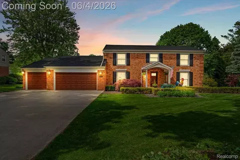 931 S Shady Hollow Cir, Bloomfield Hills, MI 48304