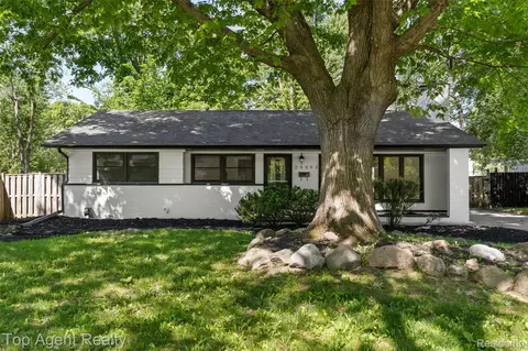 29863 Fall River Rd, Southfield, MI 48076