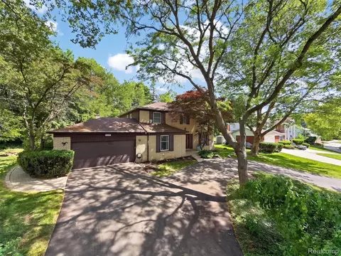 34262 Commons Dr, Farmington Hills, MI 48331