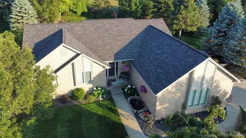 9095 Rotondo Dr, Howell, MI 48855