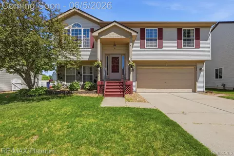 1714 Newgate Ln, Howell, MI 48843