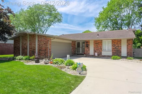 18481 Westbrook Dr, Livonia, MI 48152