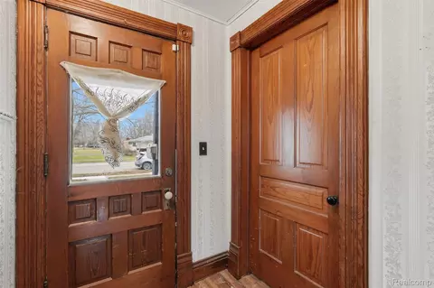 Entry Way - 502 E Logan St, Tecumseh, MI 49286 photo 1 of 2