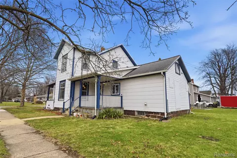 Exterior - 502 E Logan St, Tecumseh, MI 49286 photo 2 of 3