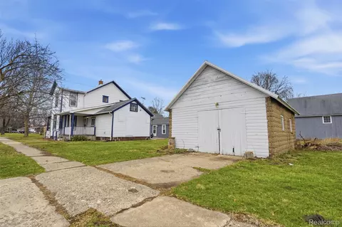 Exterior - 502 E Logan St, Tecumseh, MI 49286 photo 3 of 3