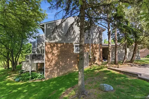 868 Yorktown Ct, Northville, MI 48167