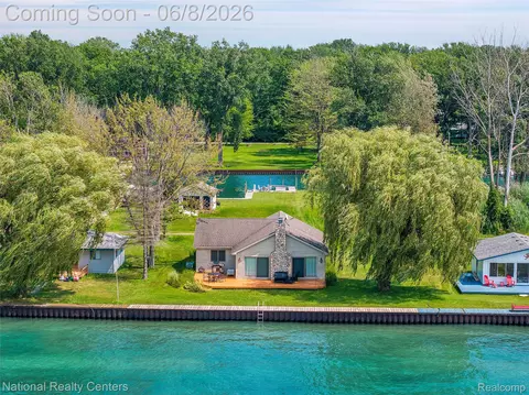 290 Kama Ct, Algonac, MI 48001
