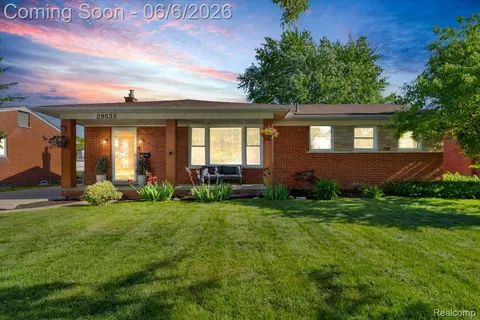 29535 Barkley St, Livonia, MI 48154