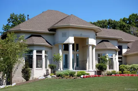 31111 Lahser Rd, Beverly Hills, MI 48025