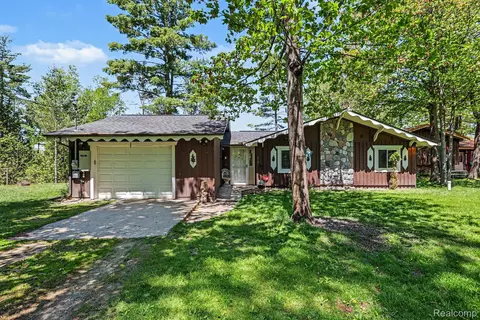 1107 Northern Trl, Mills, MI 48610