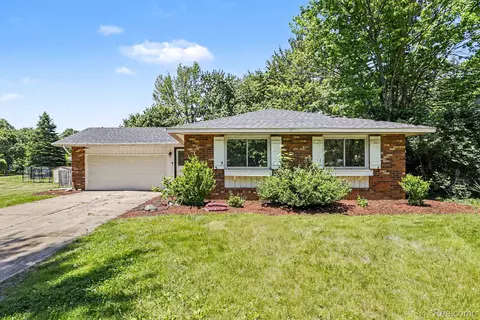 724 Chippewa Trl, Niles, MI 49120
