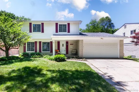 21581 Birchwood St N, Farmington, MI 48336