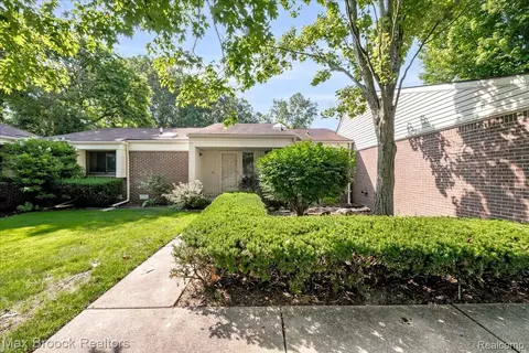 5229 Simpson Lake Rd, West Bloomfield, MI 48323